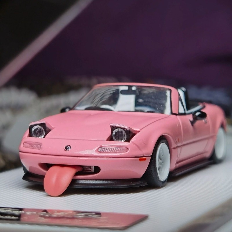 Home Decor Design - Model kabrioletu Mazda MX-5 w skali
